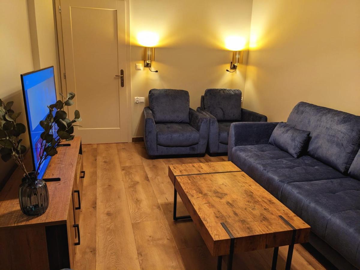 Spacious Two-Bedroom Apartment In The City Center — Zdjęcia 1